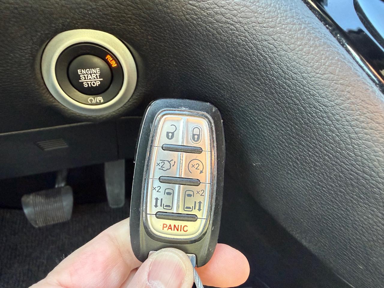2022 Chrysler Pacifica Touring AWD! AutoStart! Pwr Sliding Doors! Photo