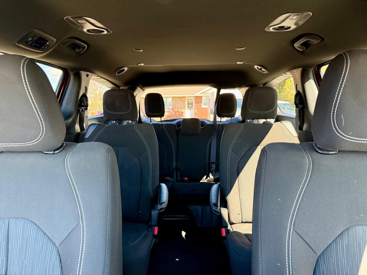 2022 Chrysler Pacifica Touring AWD! AutoStart! Pwr Sliding Doors! Photo