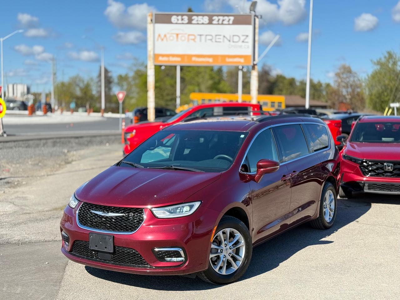 2022 Chrysler Pacifica Touring AWD! AutoStart! Pwr Sliding Doors! Photo