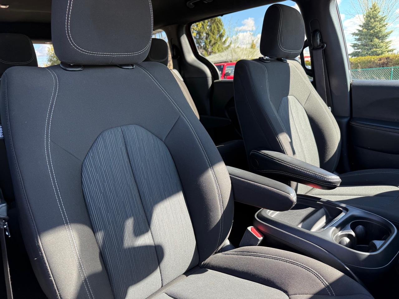 2022 Chrysler Pacifica Touring AWD! AutoStart! Pwr Sliding Doors! Photo