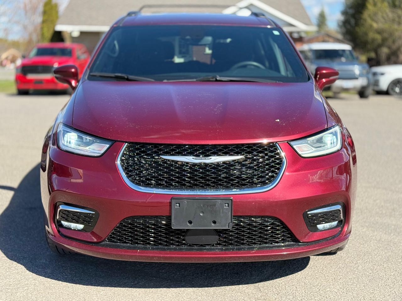 2022 Chrysler Pacifica Touring AWD! AutoStart! Pwr Sliding Doors! Photo