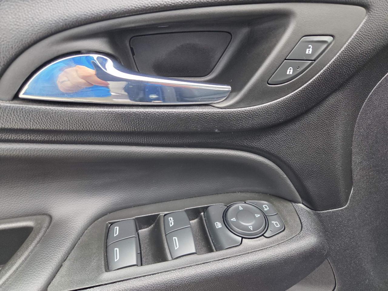 2022 Chevrolet Equinox LT One Owner | Sunroof | Convenience Package | True North | 17" Wheels Photo