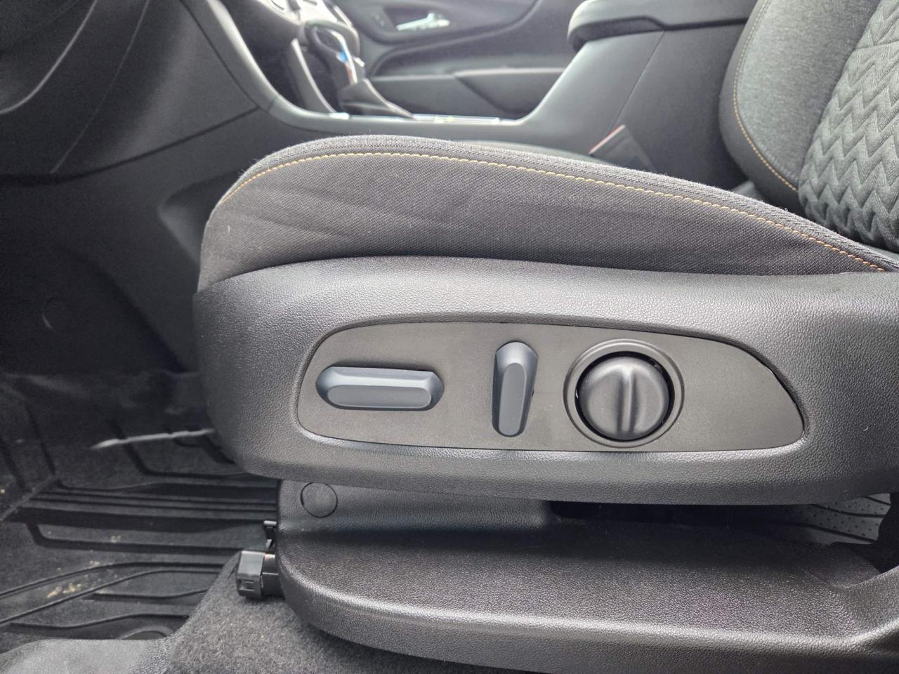 2022 Chevrolet Equinox LT One Owner | Sunroof | Convenience Package | True North | 17" Wheels Photo