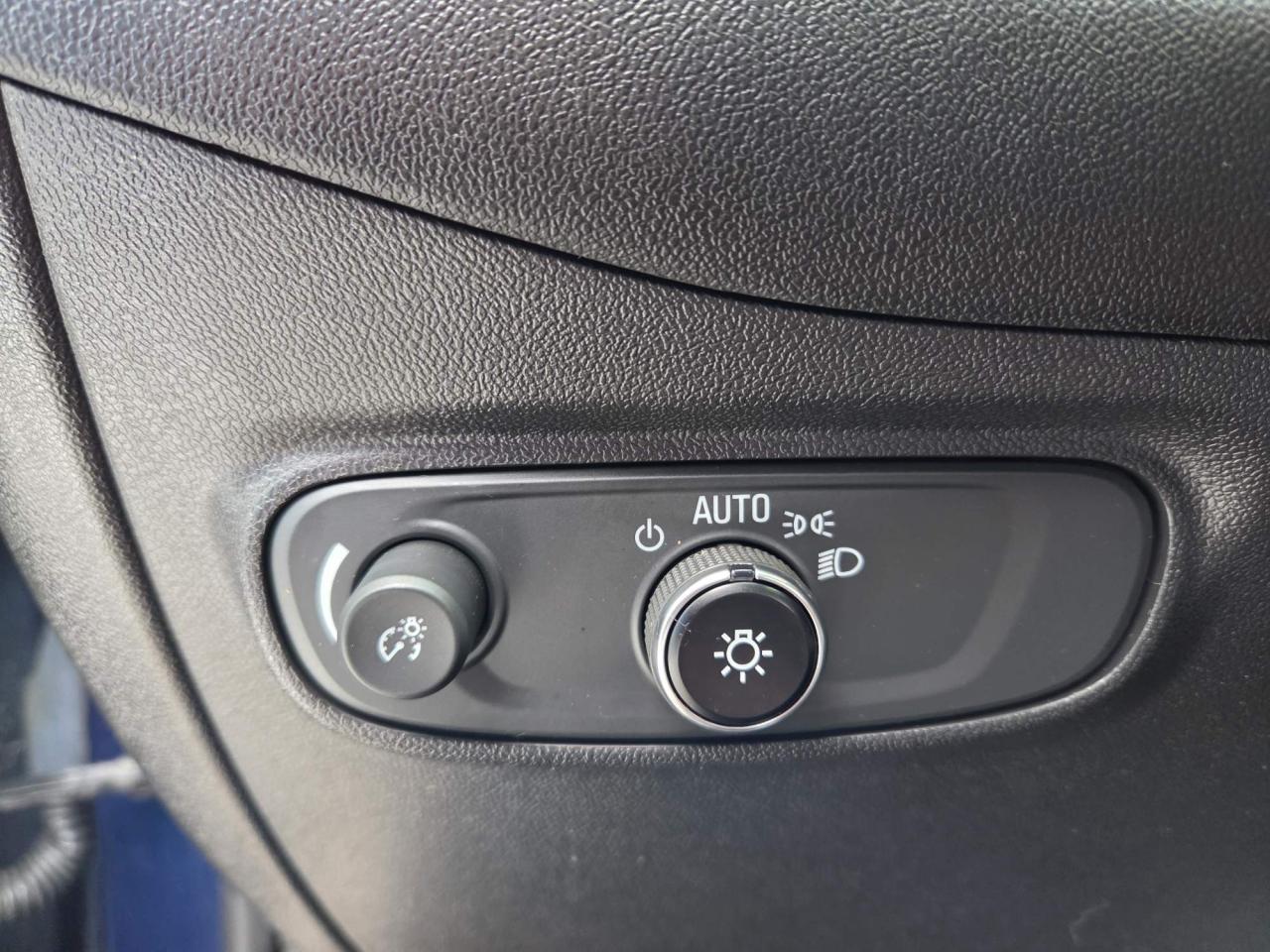 2022 Chevrolet Equinox LT One Owner | Sunroof | Convenience Package | True North | 17" Wheels Photo