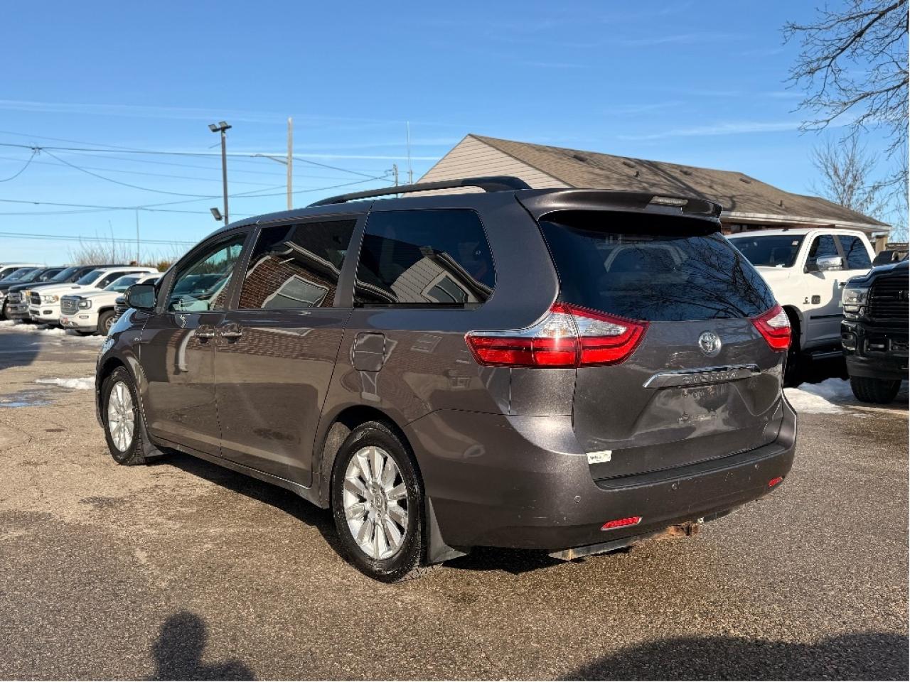 2016 Toyota Sienna XLE, Fully Loaded, Drives Great !! Photo