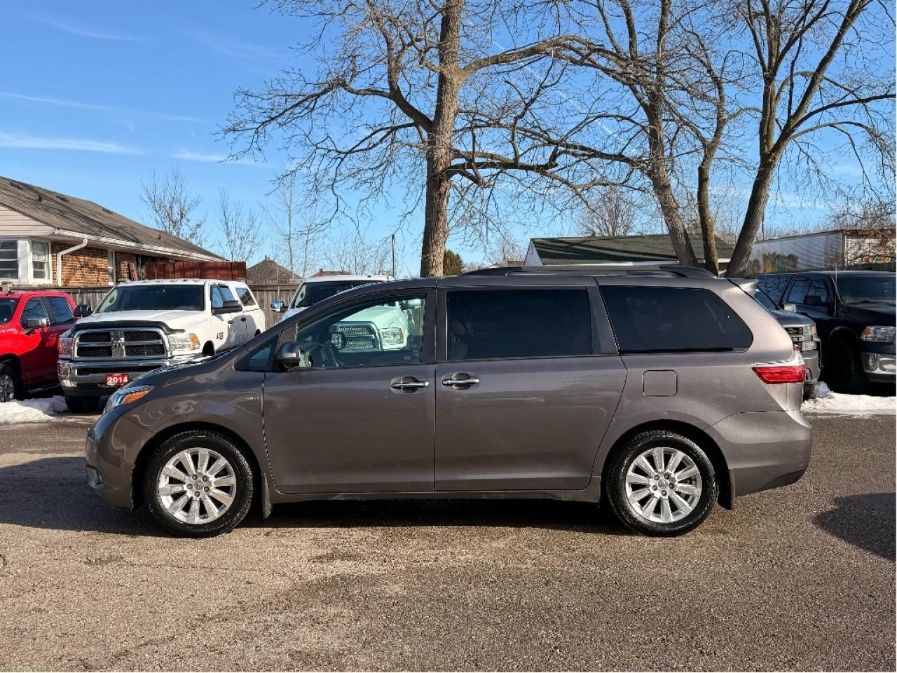 2016 Toyota Sienna XLE, Fully Loaded, Drives Great !! Photo
