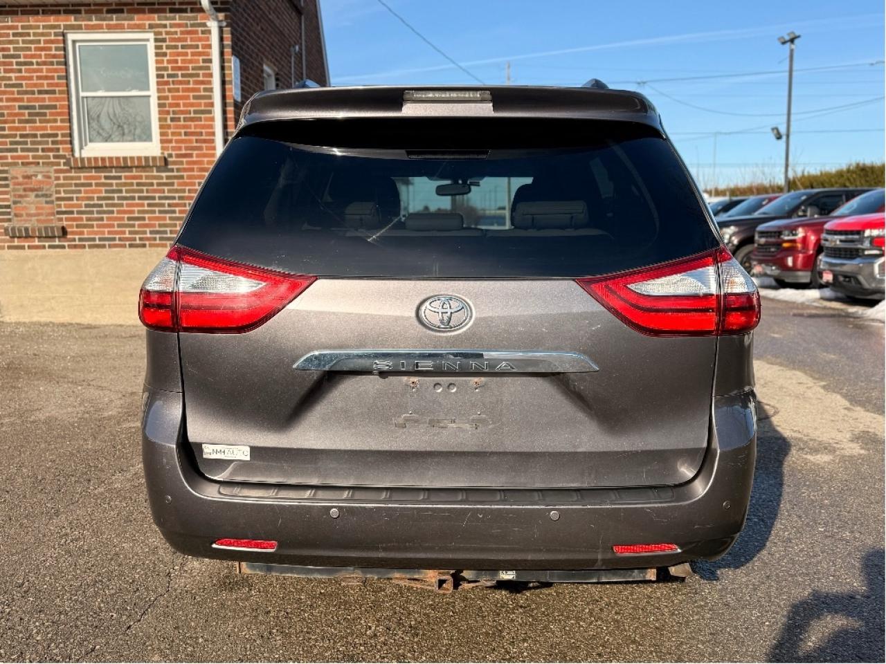 2016 Toyota Sienna XLE, Fully Loaded, Drives Great !! Photo