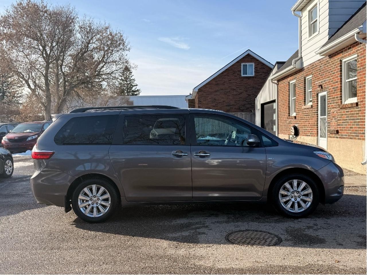 2016 Toyota Sienna XLE, Fully Loaded, Drives Great !! Photo