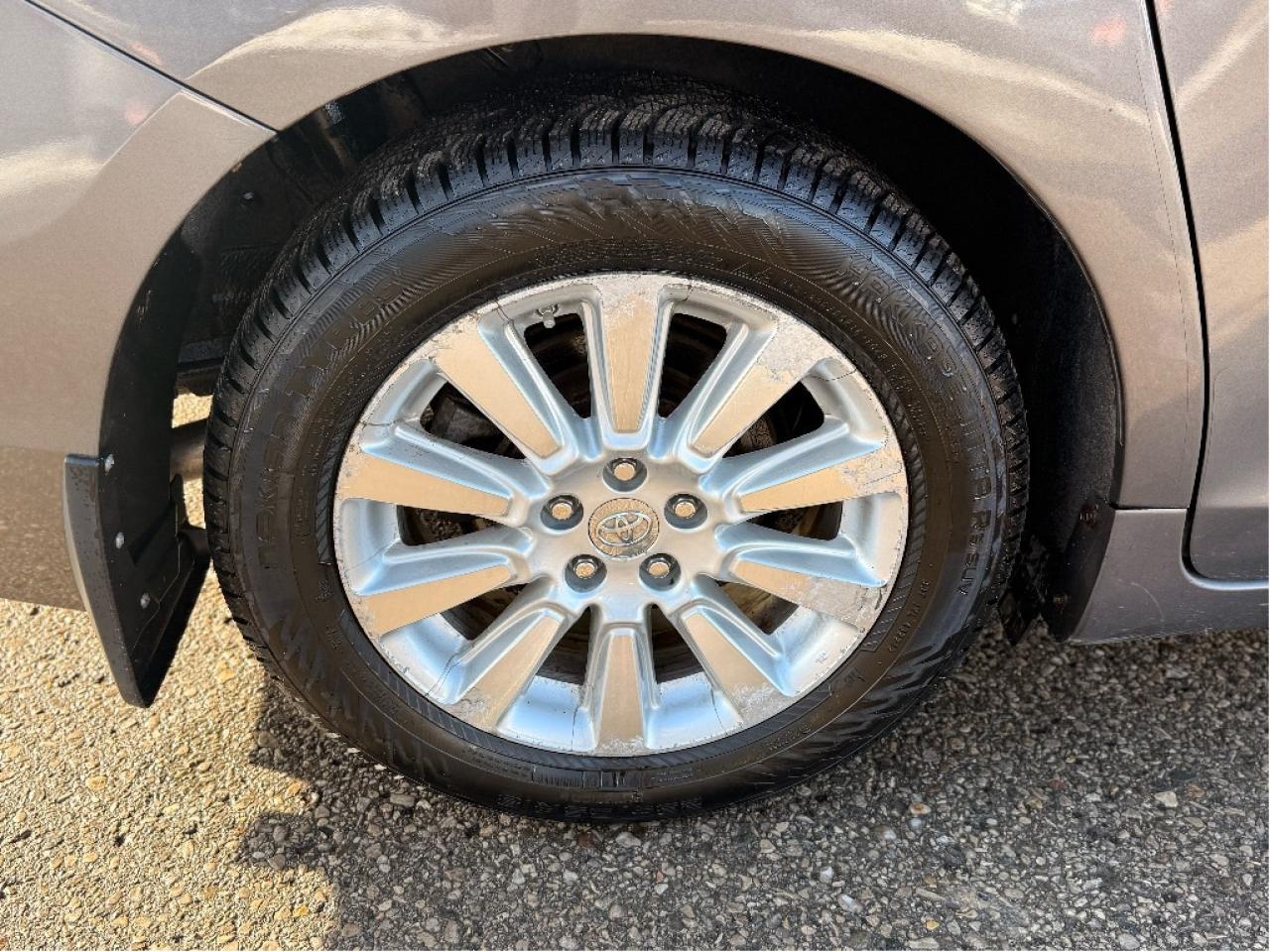 2016 Toyota Sienna XLE, Fully Loaded, Drives Great !! Photo