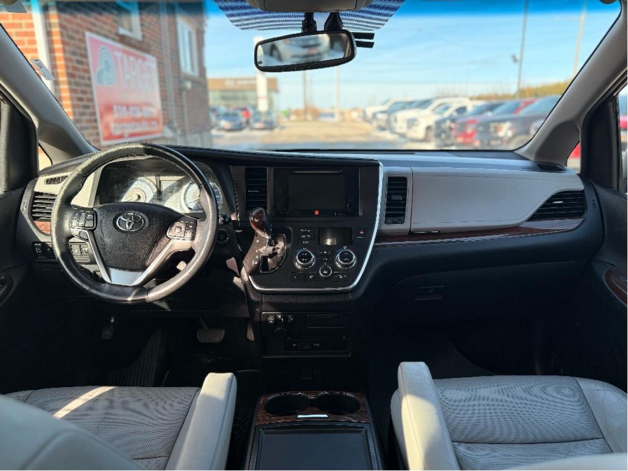 2016 Toyota Sienna XLE, Fully Loaded, Drives Great !! Photo