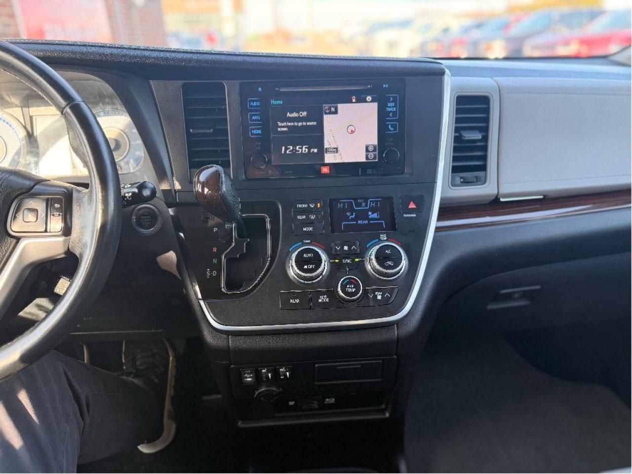 2016 Toyota Sienna XLE, Fully Loaded, Drives Great !! Photo