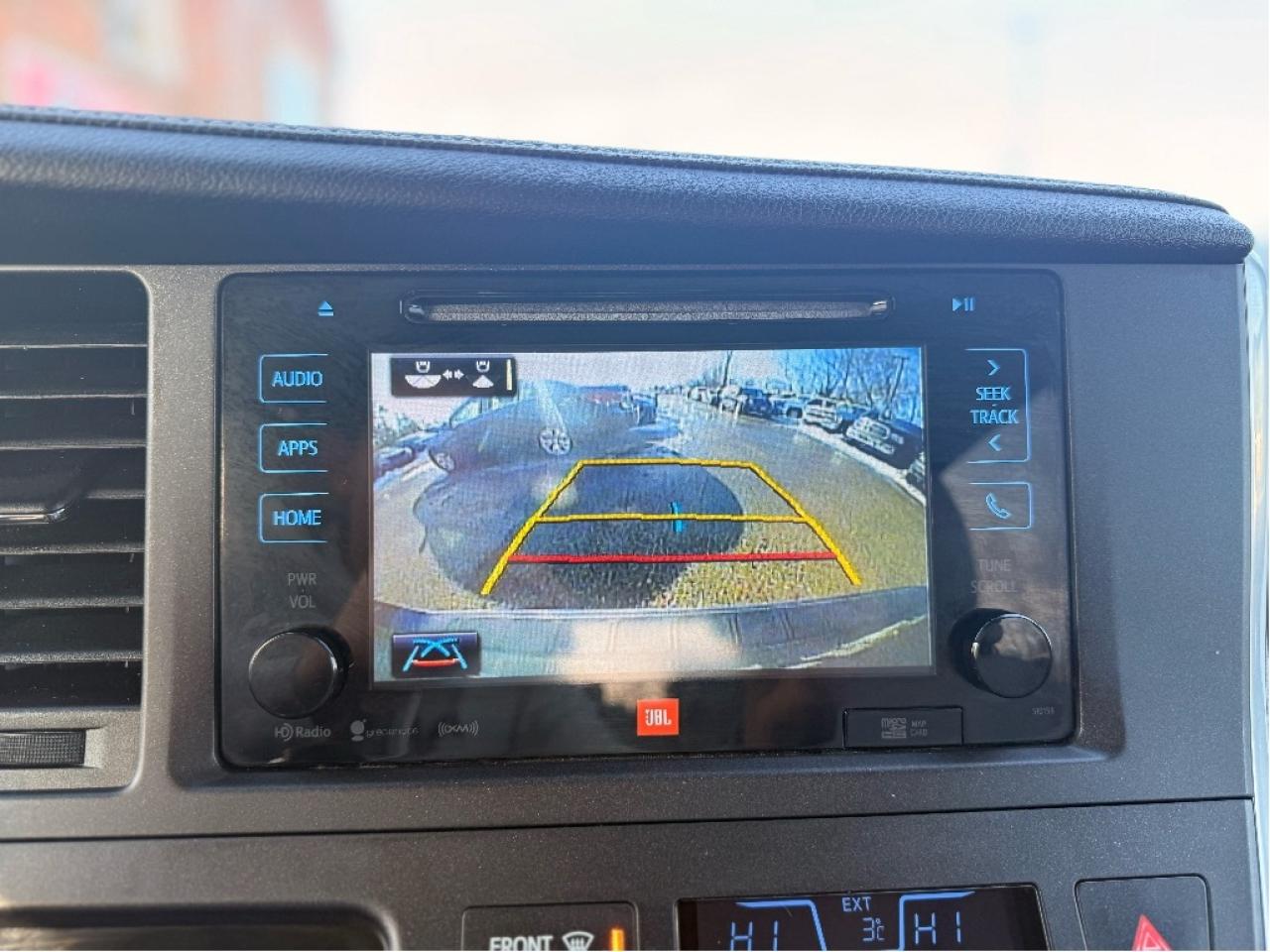 2016 Toyota Sienna XLE, Fully Loaded, Drives Great !! Photo