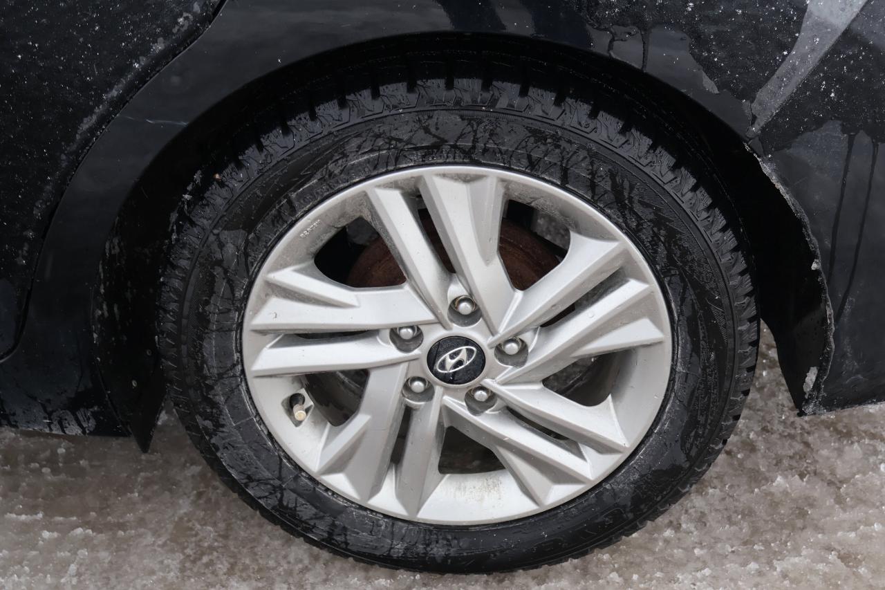 2020 Hyundai Elantra Preferred w/Sun & Safety Package | | Moonroof | Photo