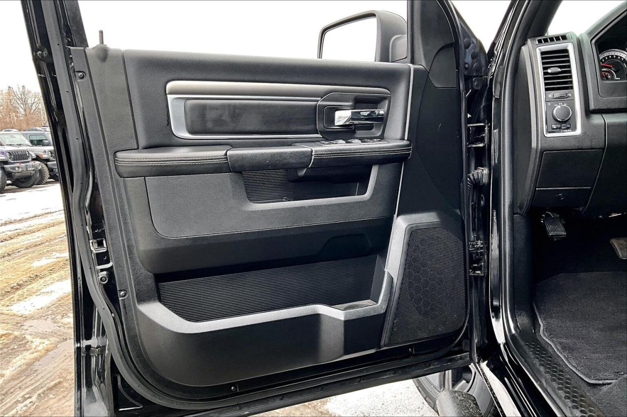 2022 RAM 1500 Classic Warlock Crew V8 |Heated Seats |Alpine |Liner |4X4 Photo