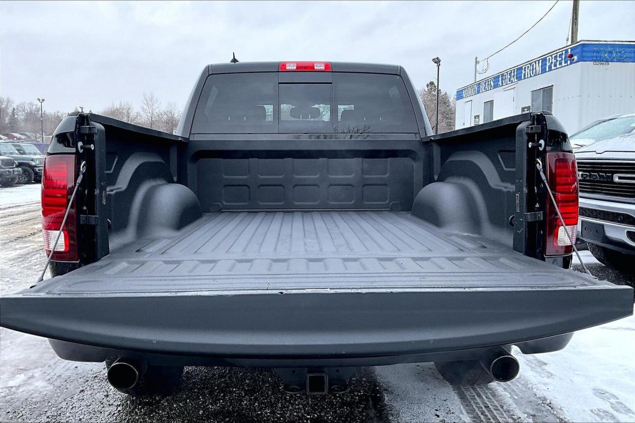 2022 RAM 1500 Classic Warlock Crew V8 |Heated Seats |Alpine |Liner |4X4 Photo