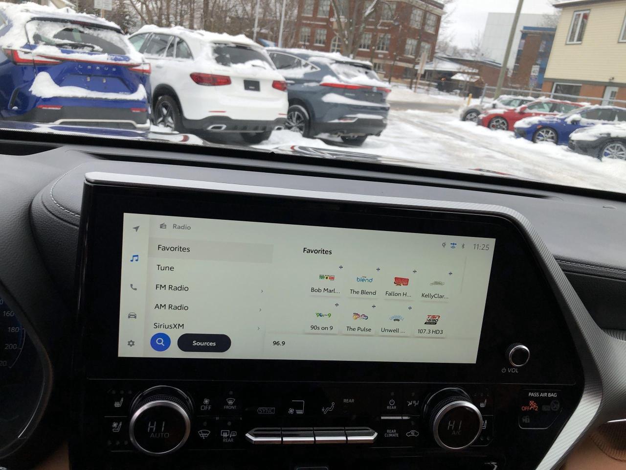 2023 Toyota Highlander Limited PLATINUM EDITION, NEW MICHELIN TIRES, LEAT Photo