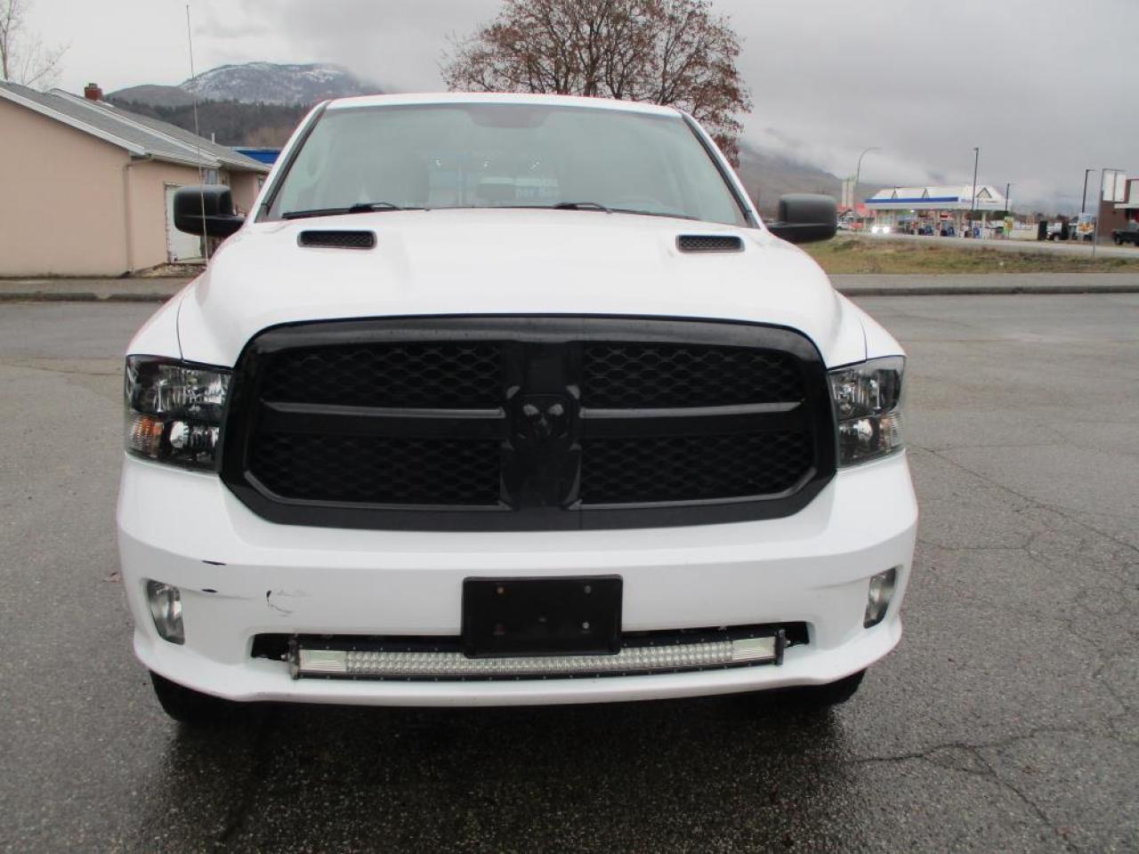 2020 RAM 1500 Classic Express Crew Cab 4x4 - Photo #2
