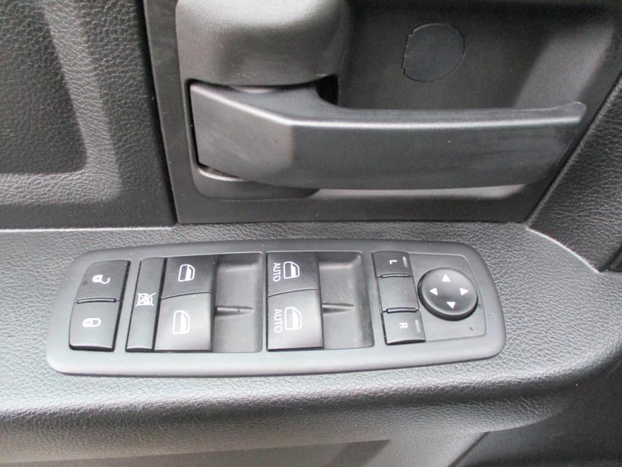 2020 RAM 1500 Classic Express Crew Cab 4x4 - Photo #10