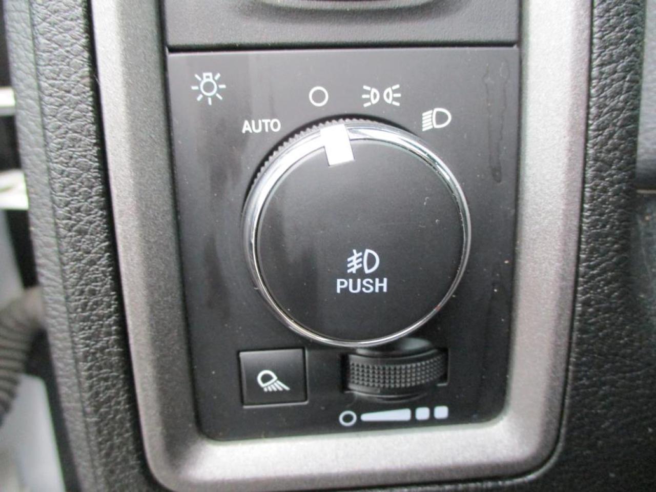 2020 RAM 1500 Classic Express Crew Cab 4x4 - Photo #11