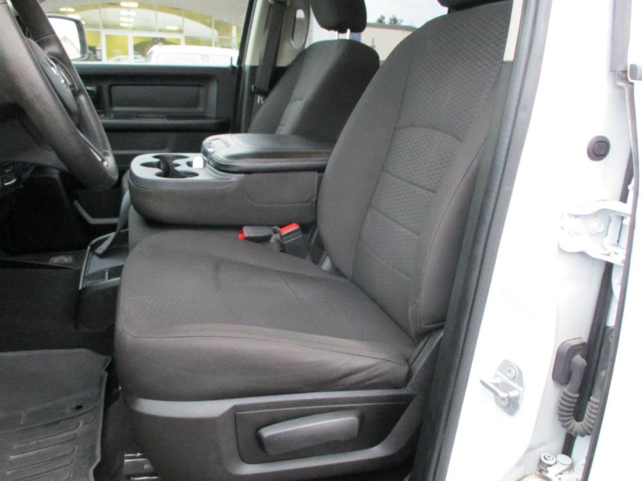 2020 RAM 1500 Classic Express Crew Cab 4x4 - Photo #12