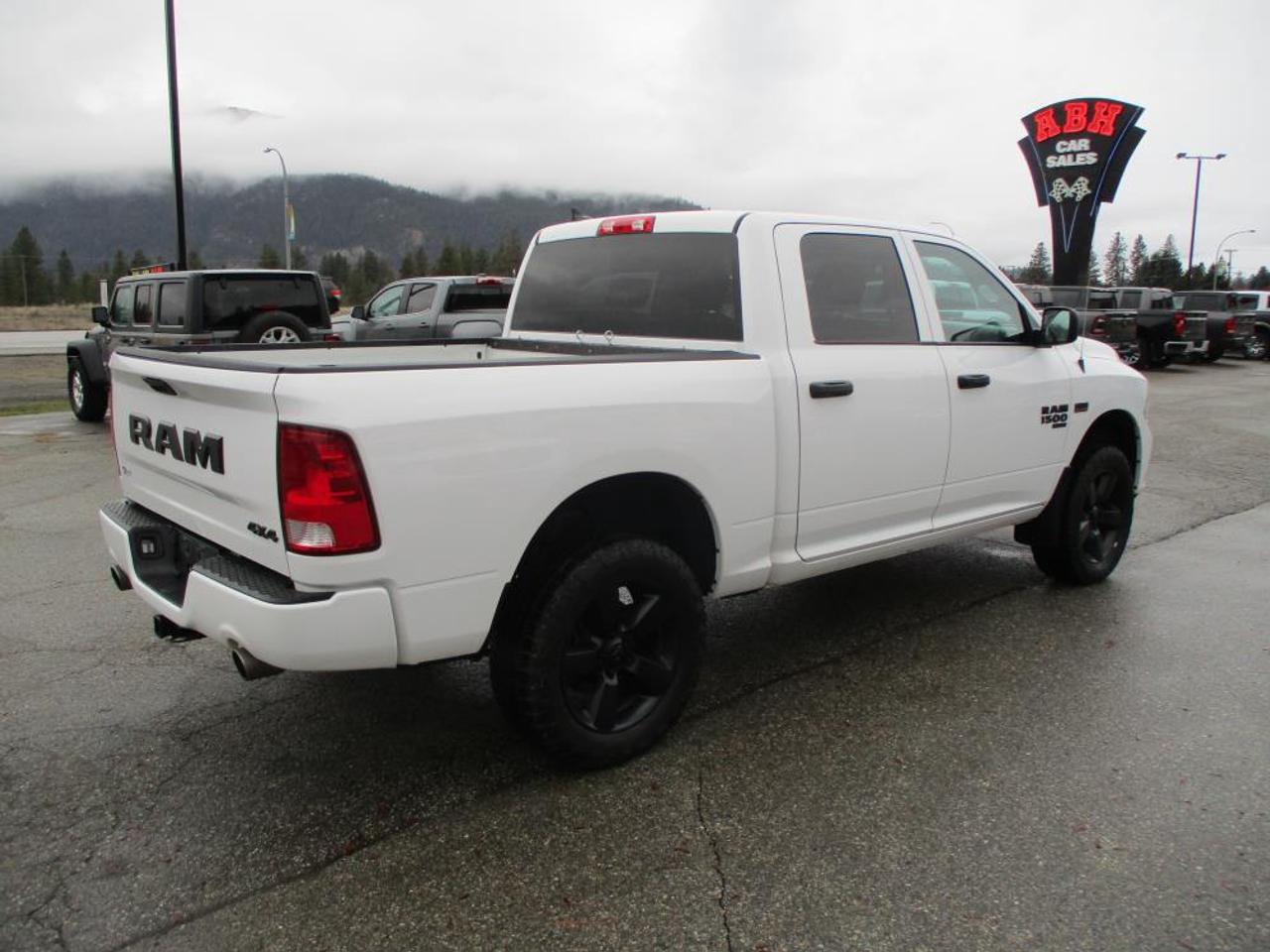 2020 RAM 1500 Classic Express Crew Cab 4x4 - Photo #5