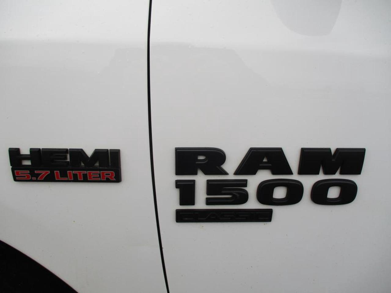 2020 RAM 1500 Classic Express Crew Cab 4x4 - Photo #9