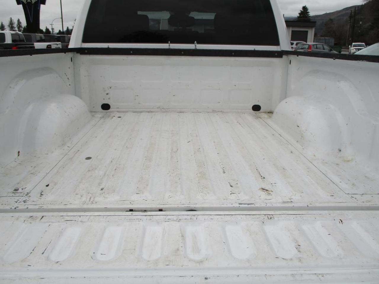 2020 RAM 1500 Classic Express Crew Cab 4x4 - Photo #8