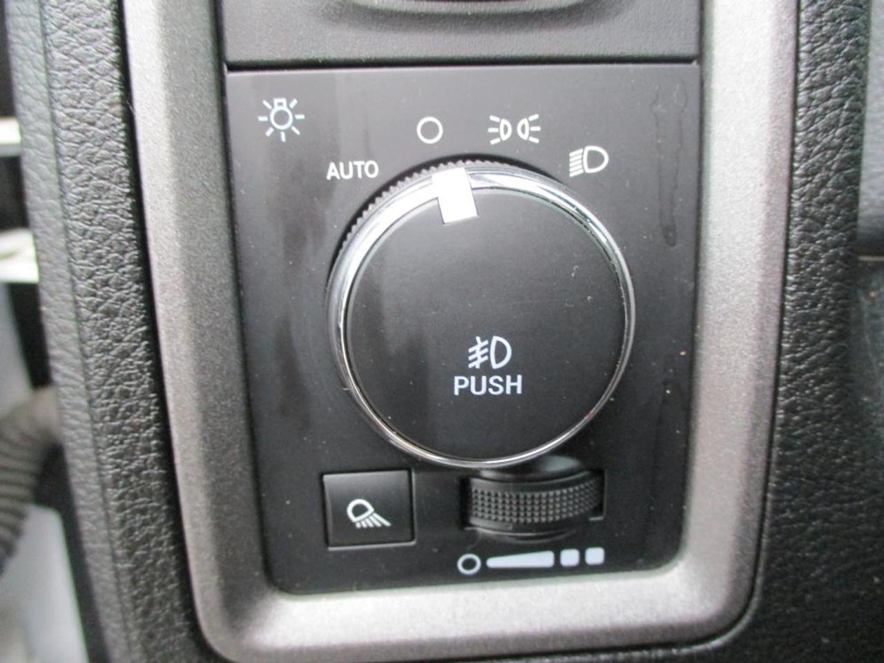 2020 RAM 1500 Classic Express Crew Cab 4x4 - Photo #11