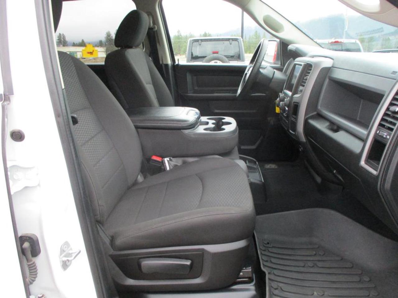 2020 RAM 1500 Classic Express Crew Cab 4x4 - Photo #13