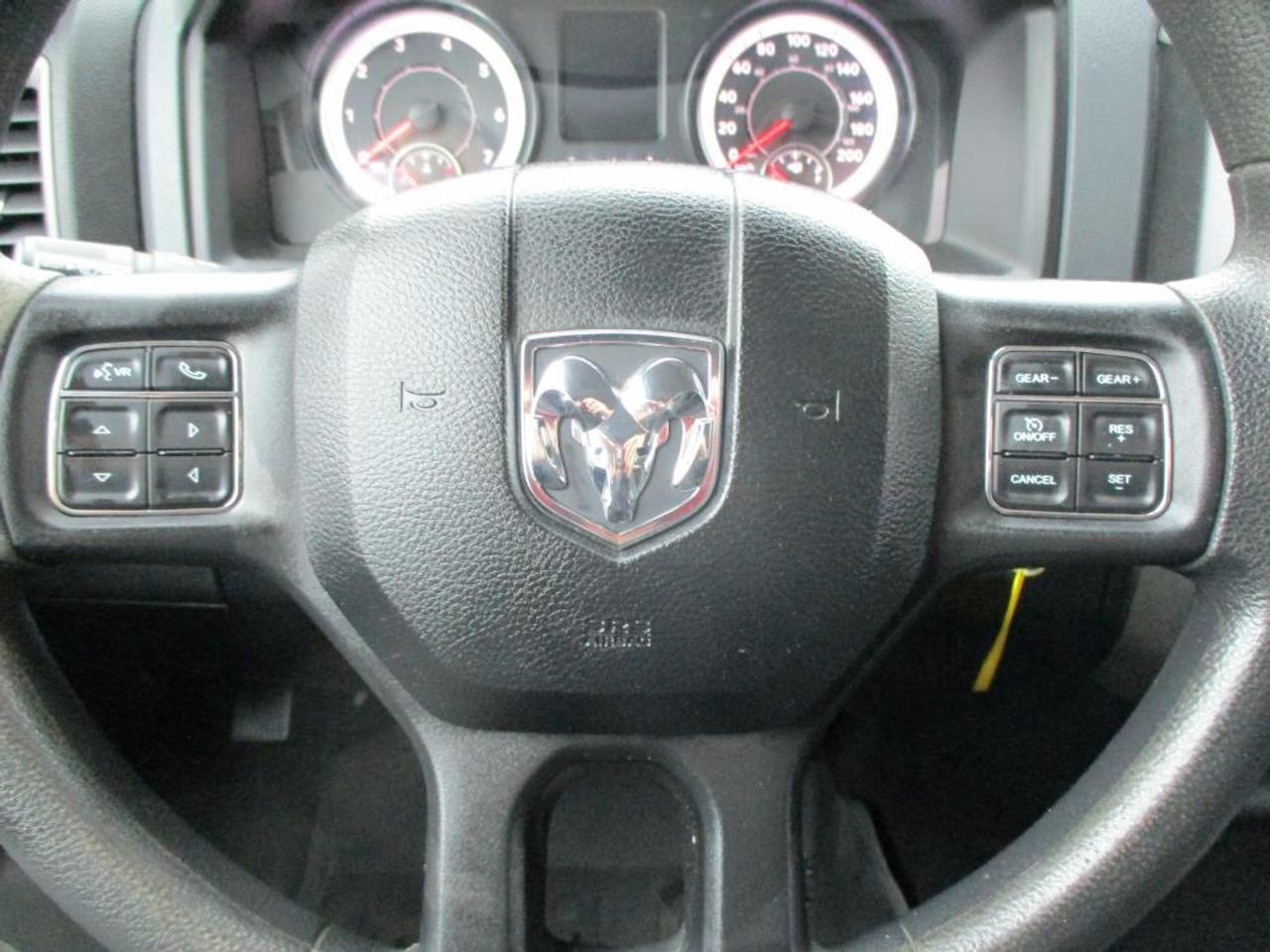 2020 RAM 1500 Classic Express Crew Cab 4x4 - Photo #16