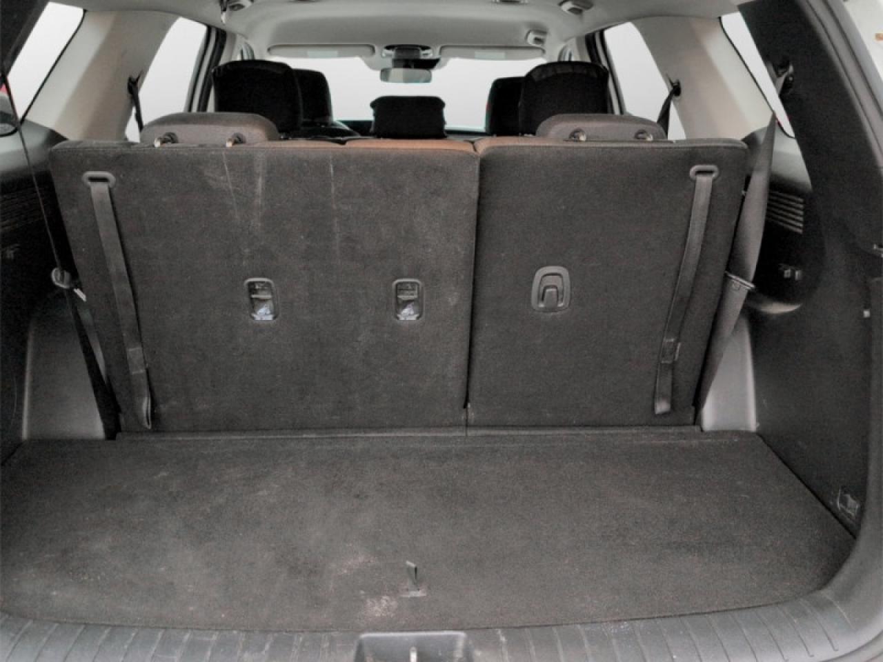 2021 Hyundai PALISADE Essential 8-Passenger Photo