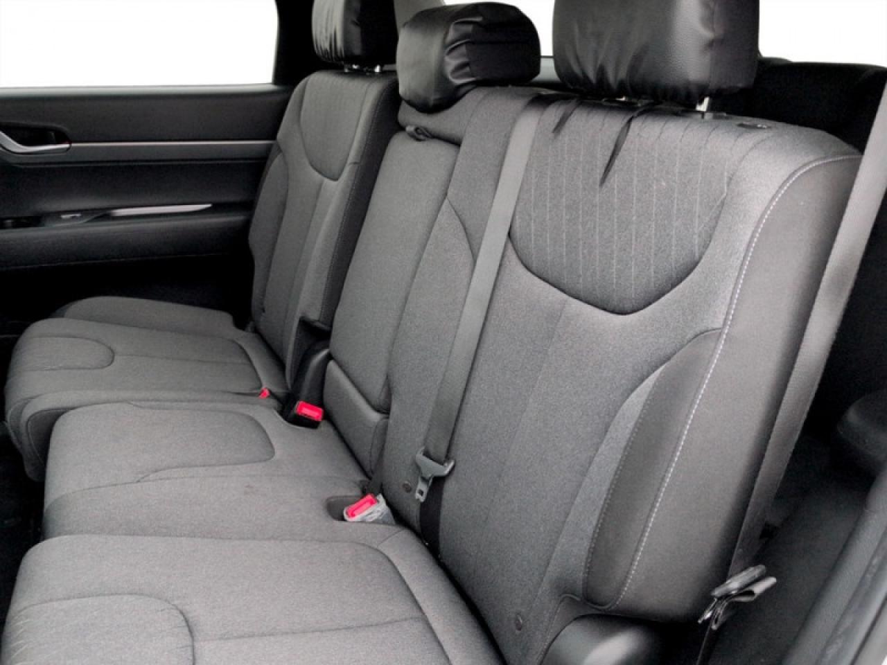 2021 Hyundai PALISADE Essential 8-Passenger Photo