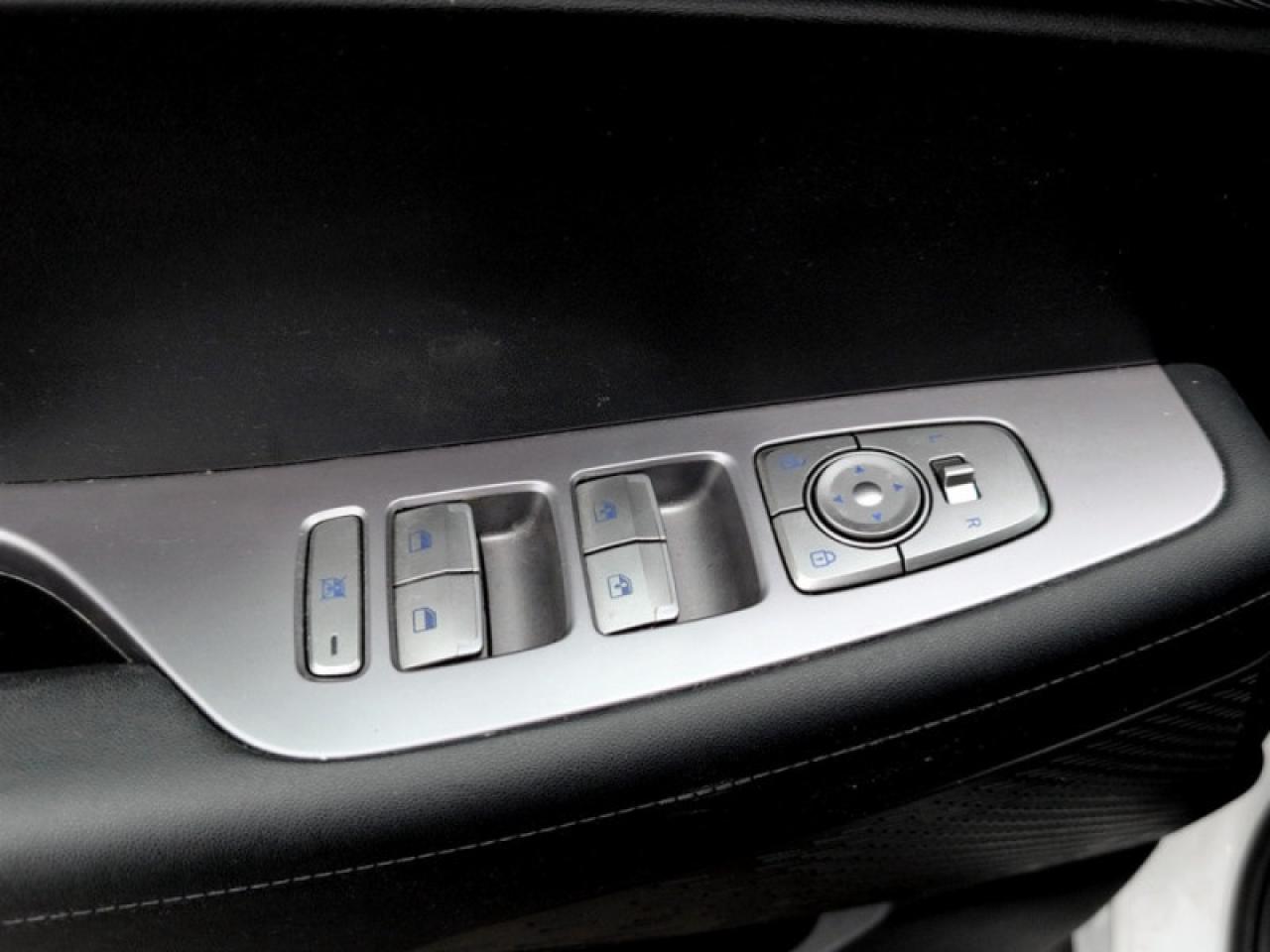 2021 Hyundai PALISADE Essential 8-Passenger Photo