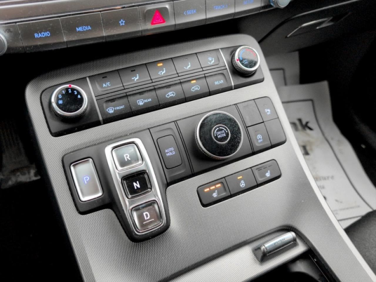 2021 Hyundai PALISADE Essential 8-Passenger Photo