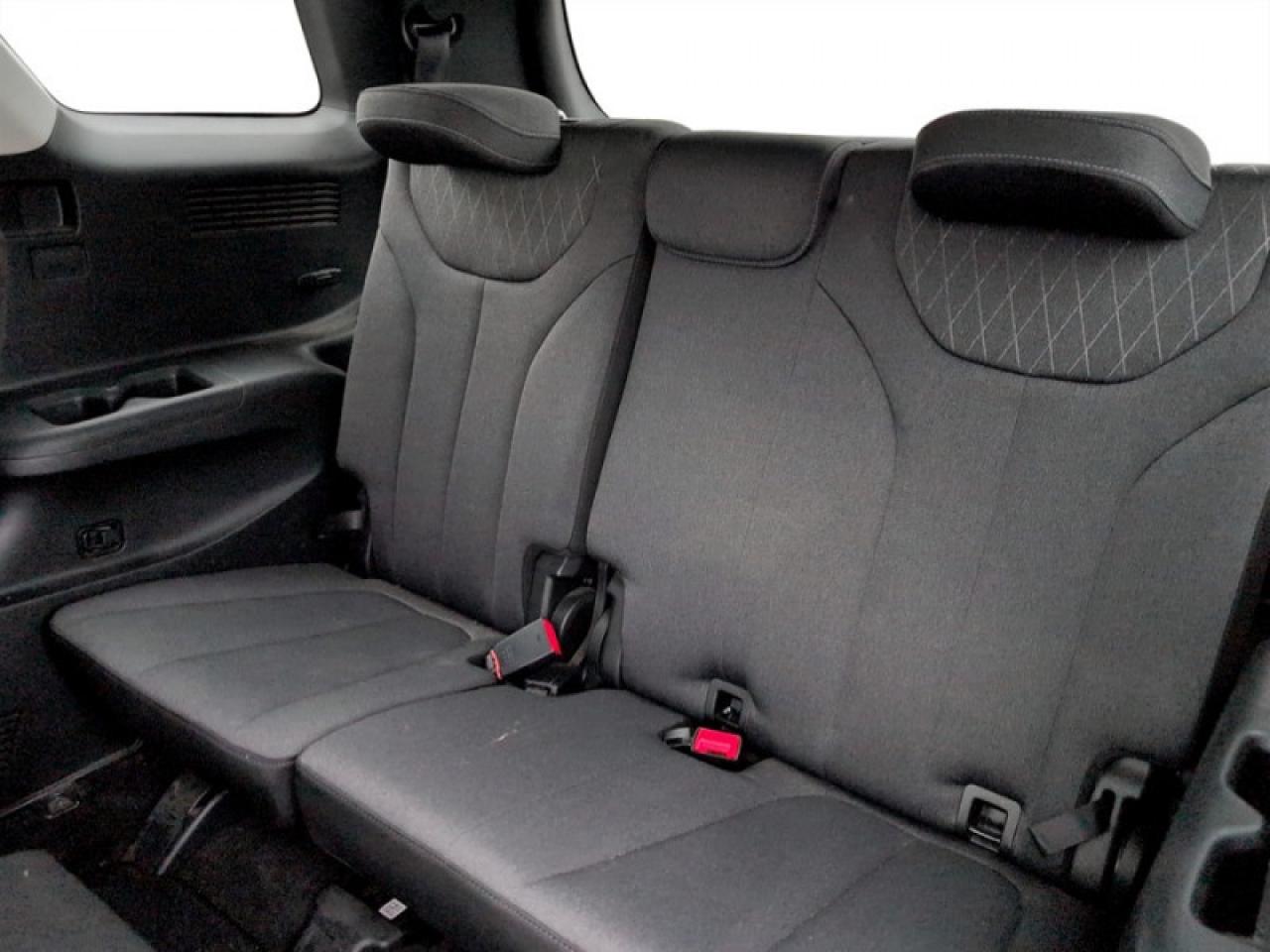 2021 Hyundai PALISADE Essential 8-Passenger Photo