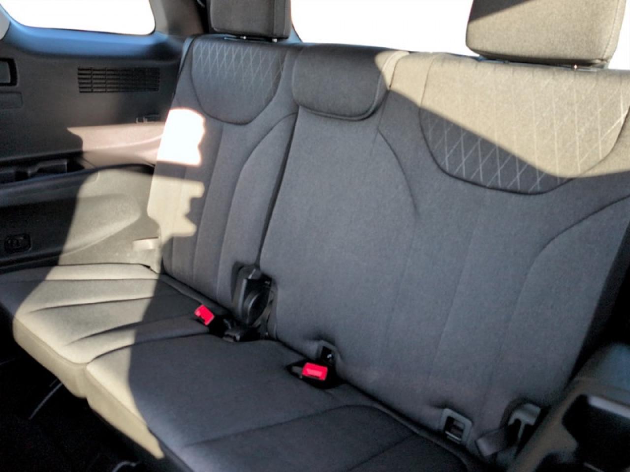 2021 Hyundai PALISADE Essential 8-Passenger  **ONE OWNER** Photo