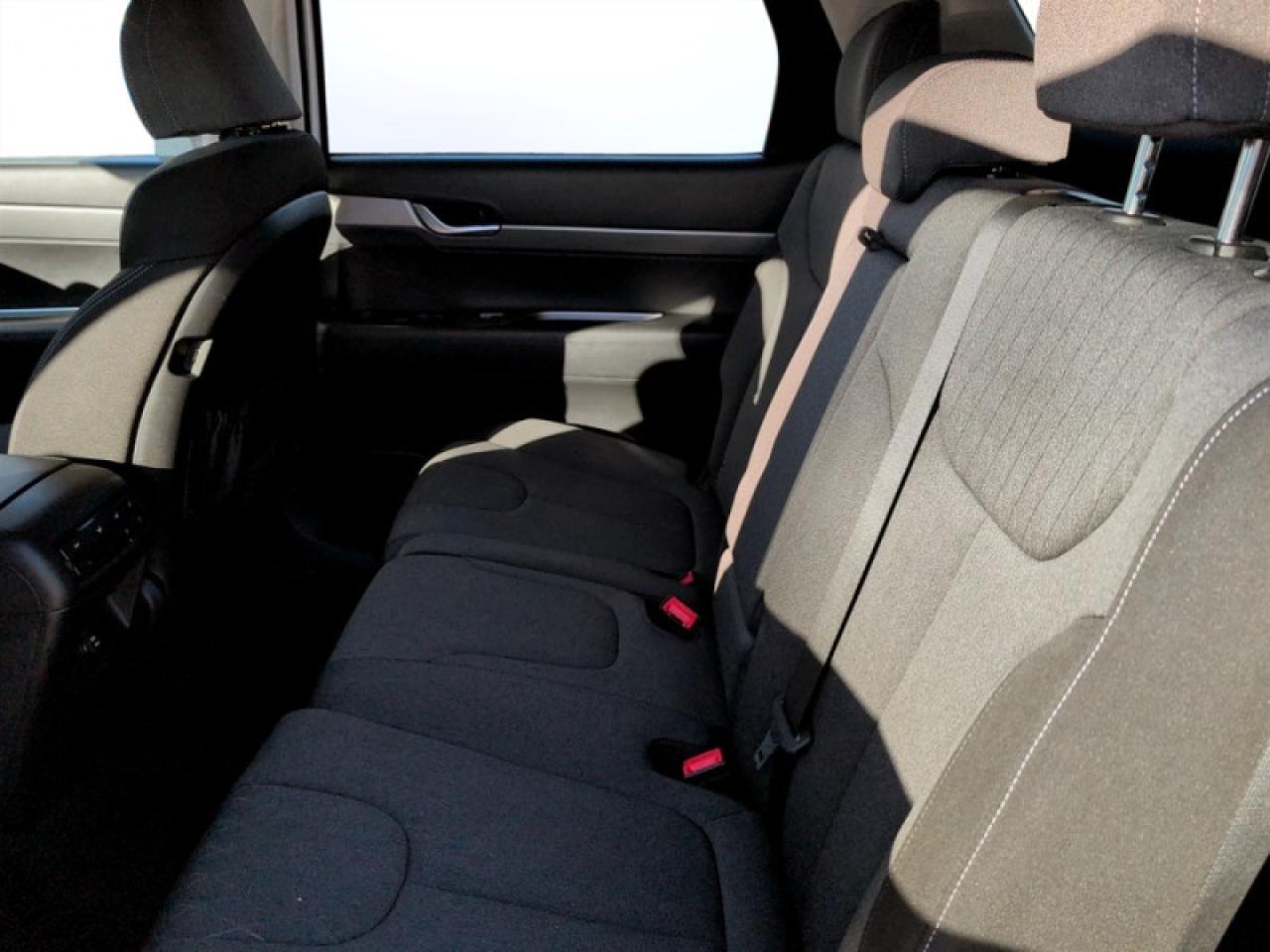 2021 Hyundai PALISADE Essential 8-Passenger  **ONE OWNER** Photo