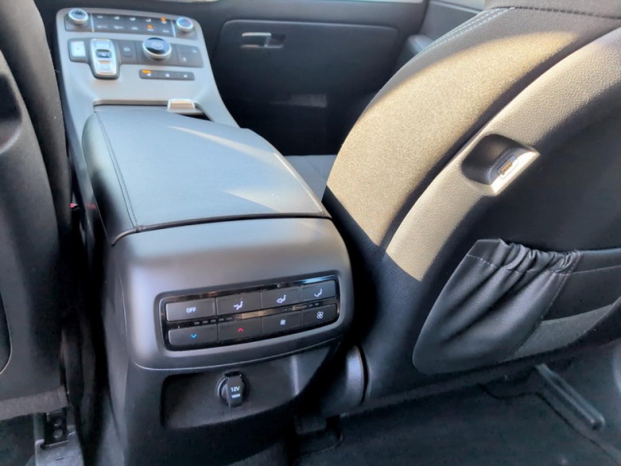 2021 Hyundai PALISADE Essential 8-Passenger  **ONE OWNER** Photo