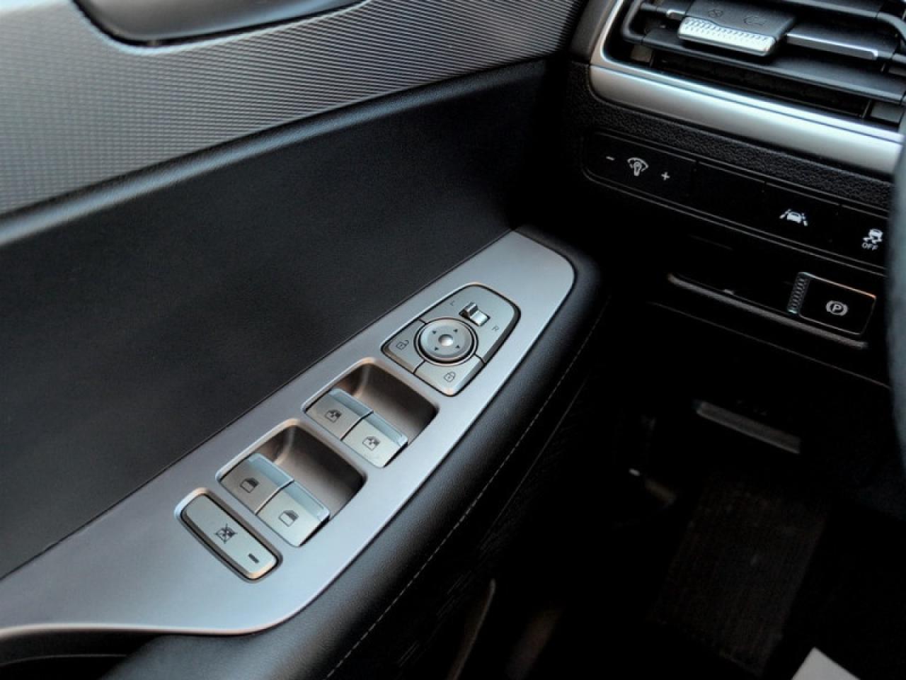 2021 Hyundai PALISADE Essential 8-Passenger  **ONE OWNER** Photo