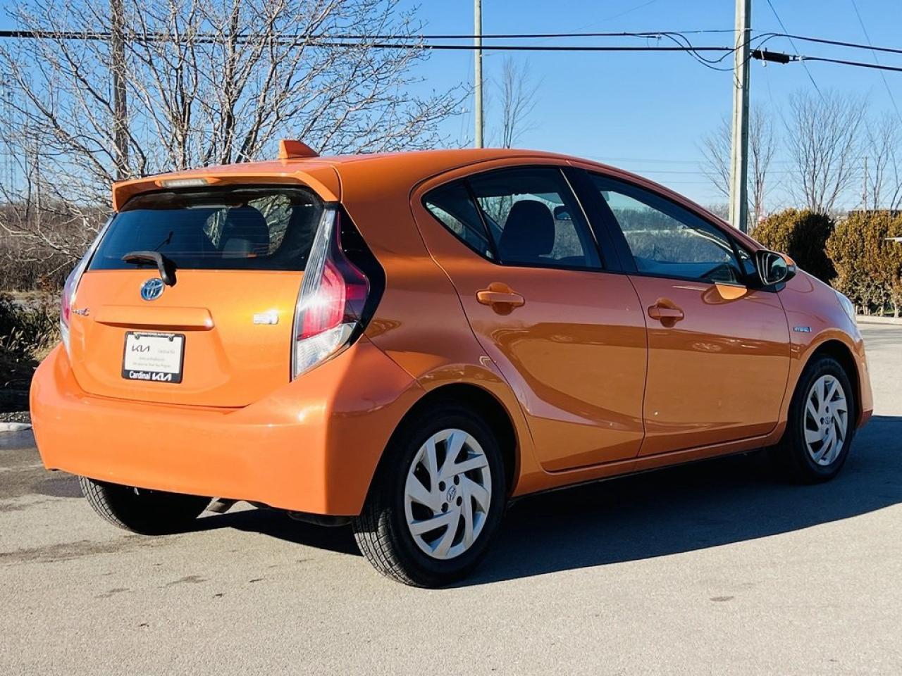 2015 Toyota Prius c Technology Photo2