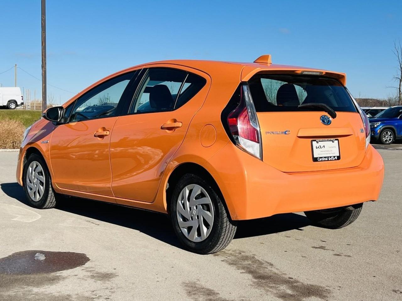 2015 Toyota Prius c Technology Photo