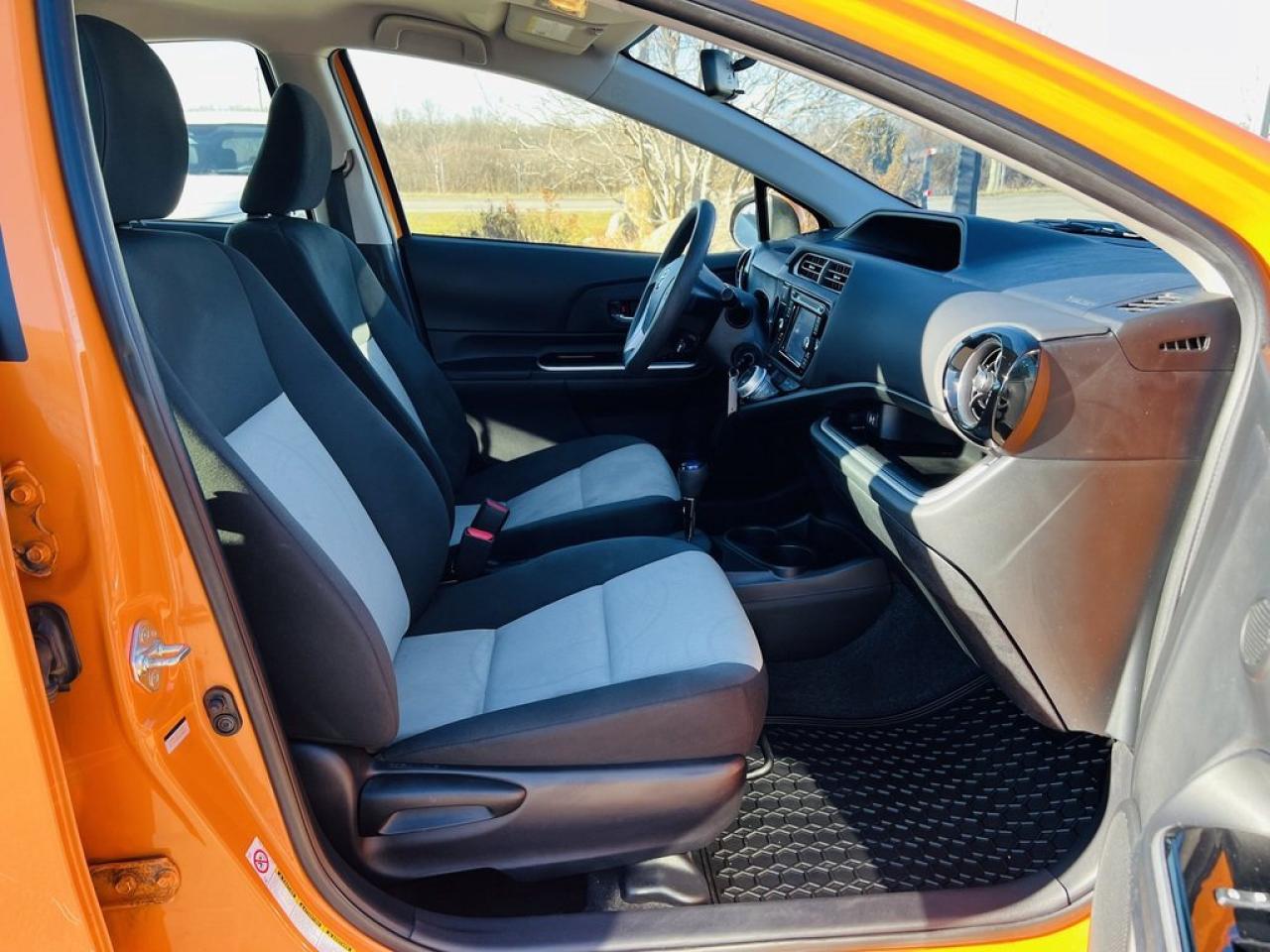 2015 Toyota Prius c Technology Photo