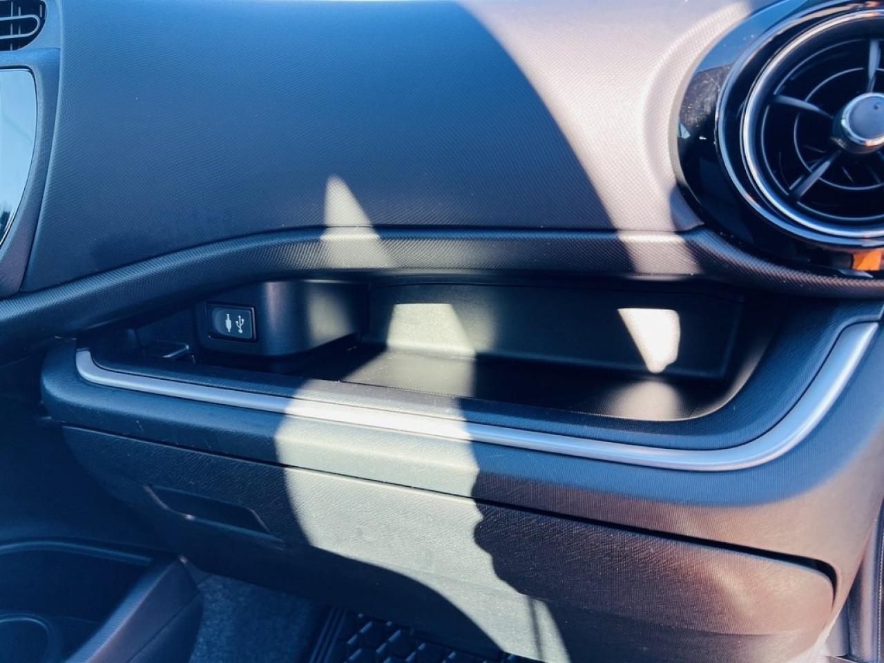 2015 Toyota Prius c Technology Photo