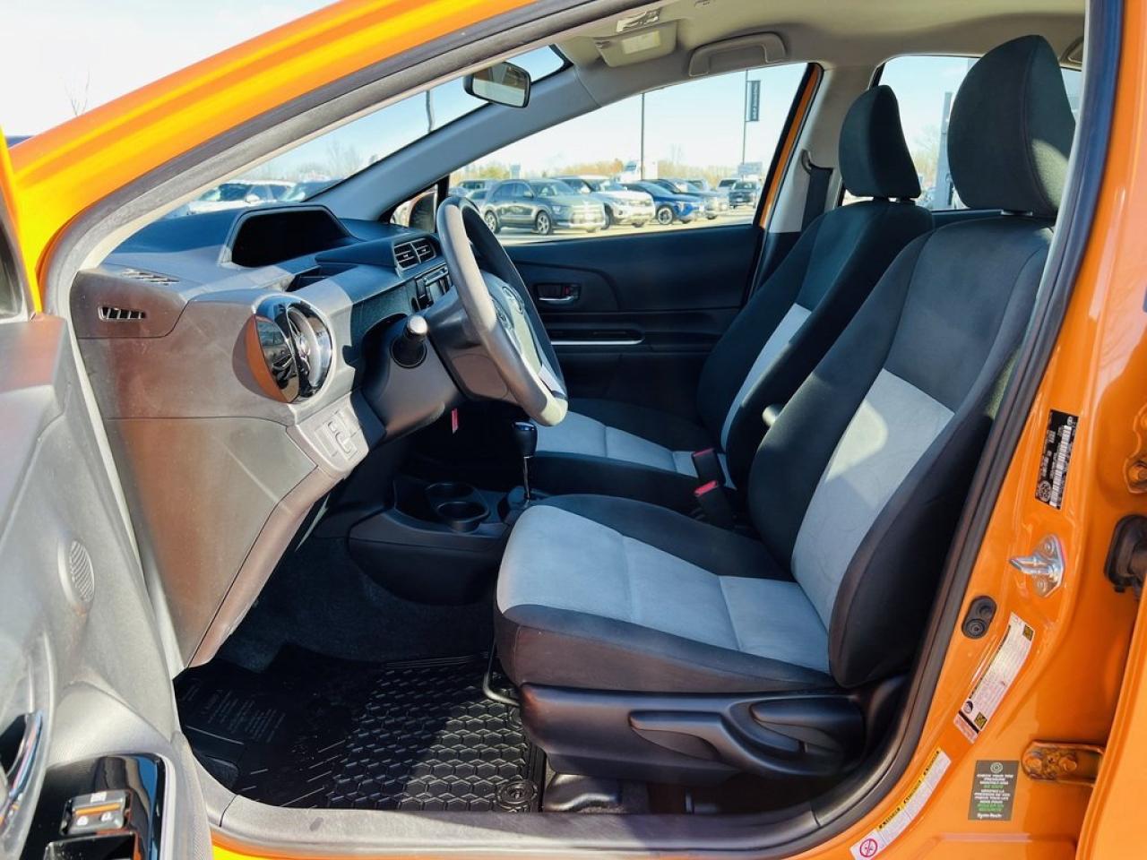 2015 Toyota Prius c Technology Photo