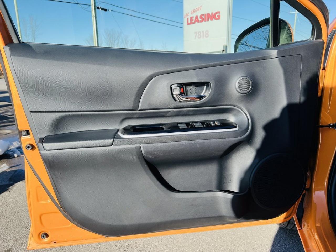 2015 Toyota Prius c Technology Photo