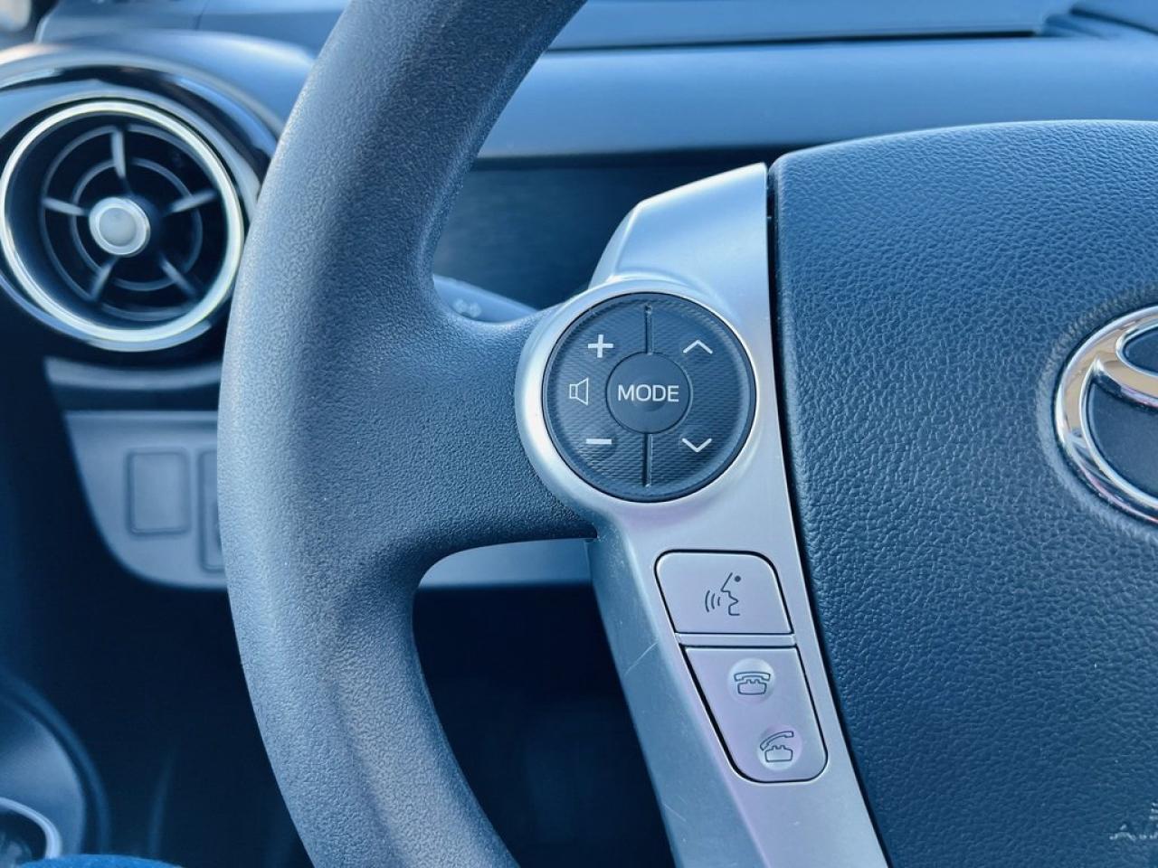 2015 Toyota Prius c Technology Photo