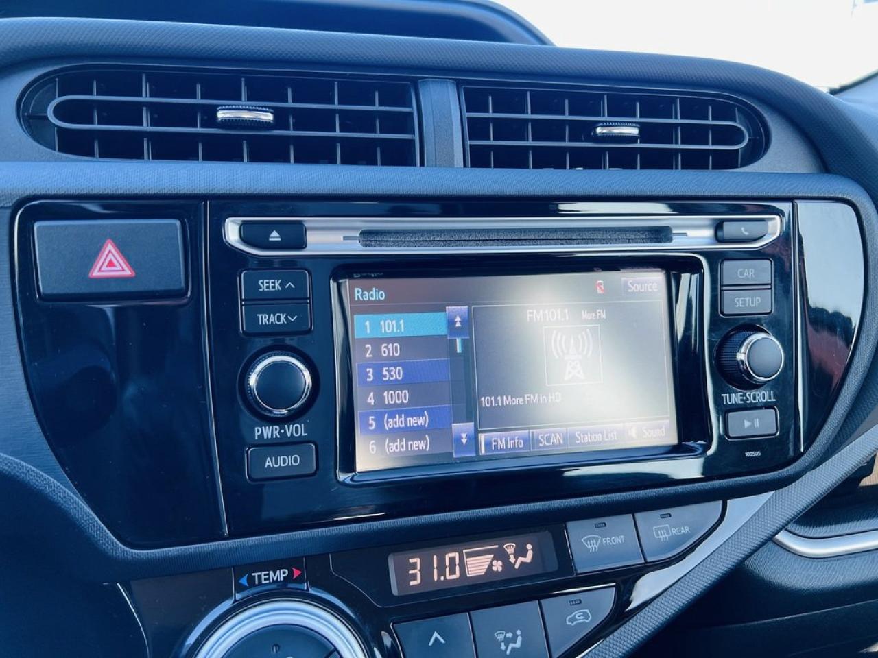 2015 Toyota Prius c Technology Photo