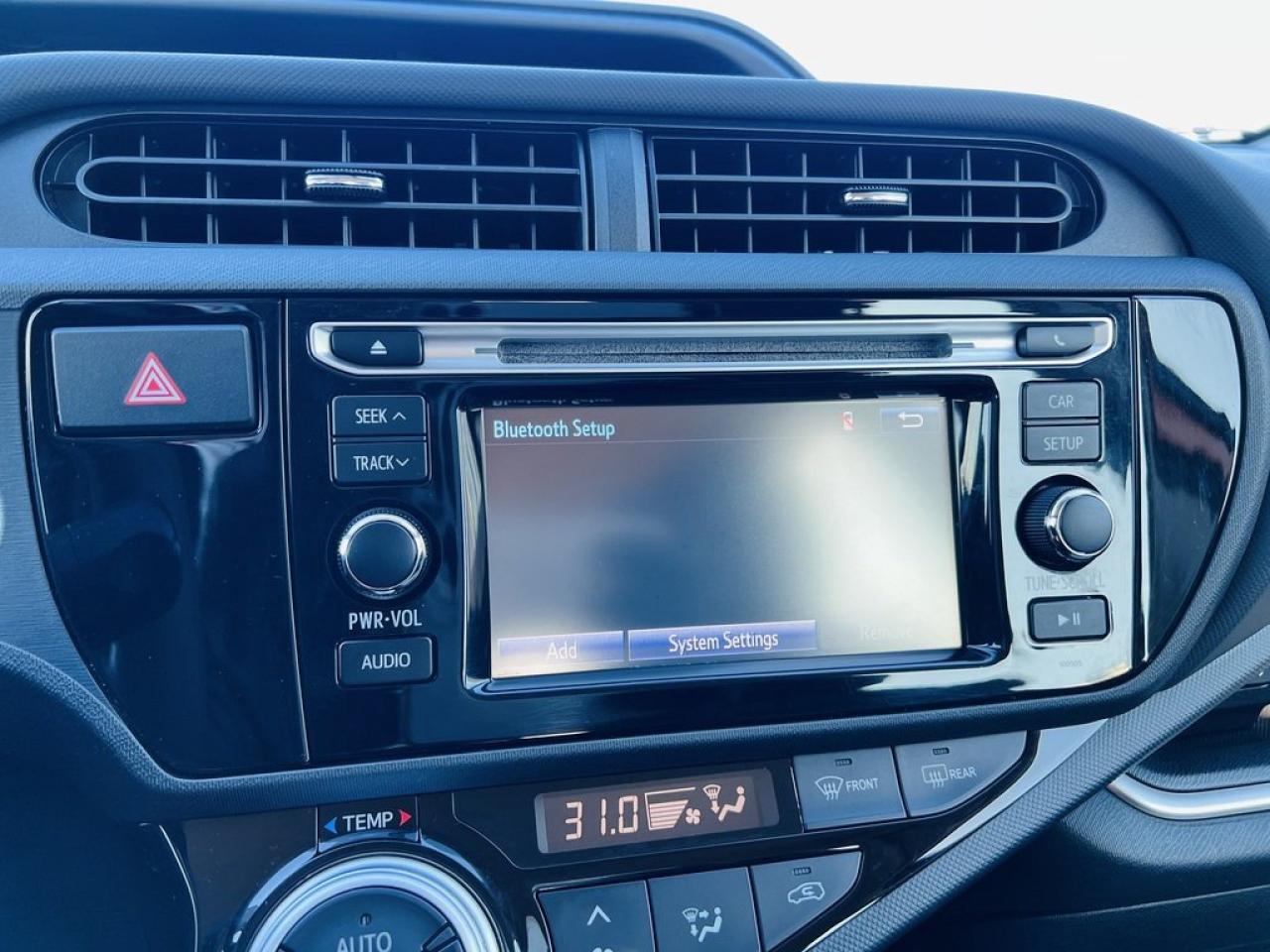 2015 Toyota Prius c Technology Photo