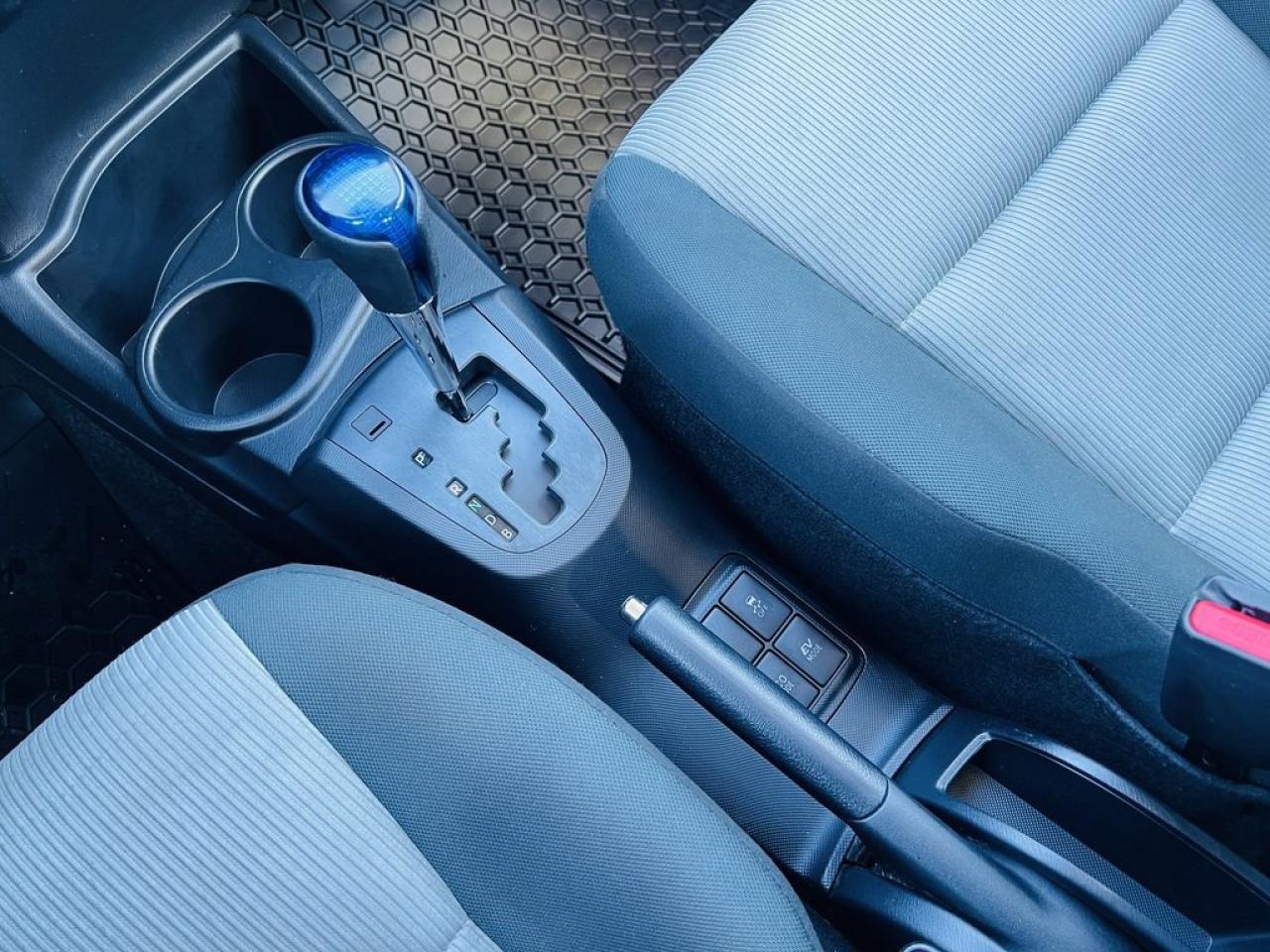 2015 Toyota Prius c Technology Photo