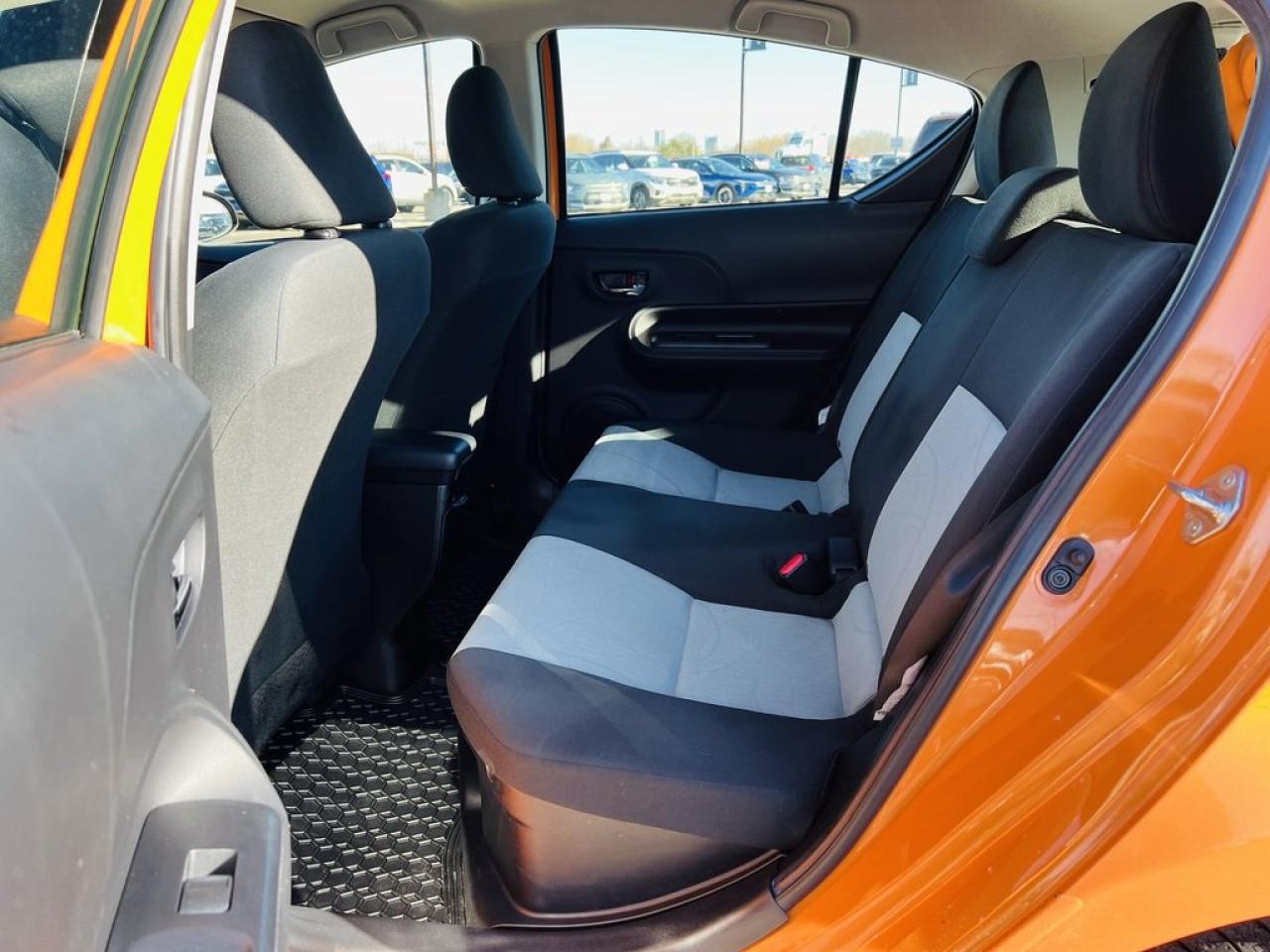 2015 Toyota Prius c Technology Photo